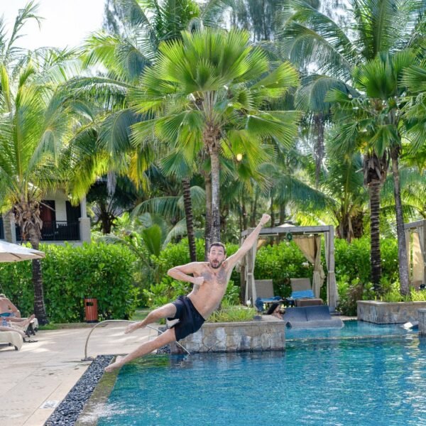 ?? Jumping into Friday like? ?? Cheers, we made it through the week!Get ready to dive into the weekend vibes at STORY Seychelles! Whether you?re splashing in the pool, soaking up the sun, or just enjoying paradise, we?ve got the perfect escape waiting for you. ????How are you kicking off your Friday?#VisitSeychelles #Seychelles #Seychellen #STORY #FridayFeels